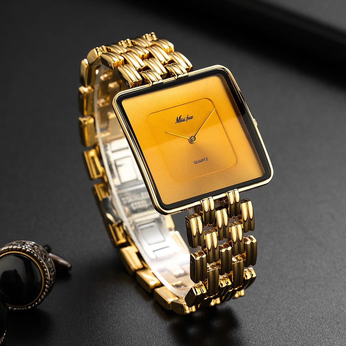 Luxury Square Gold Quartz Watch - Stylish and Elegant Timepiece for Men and Women