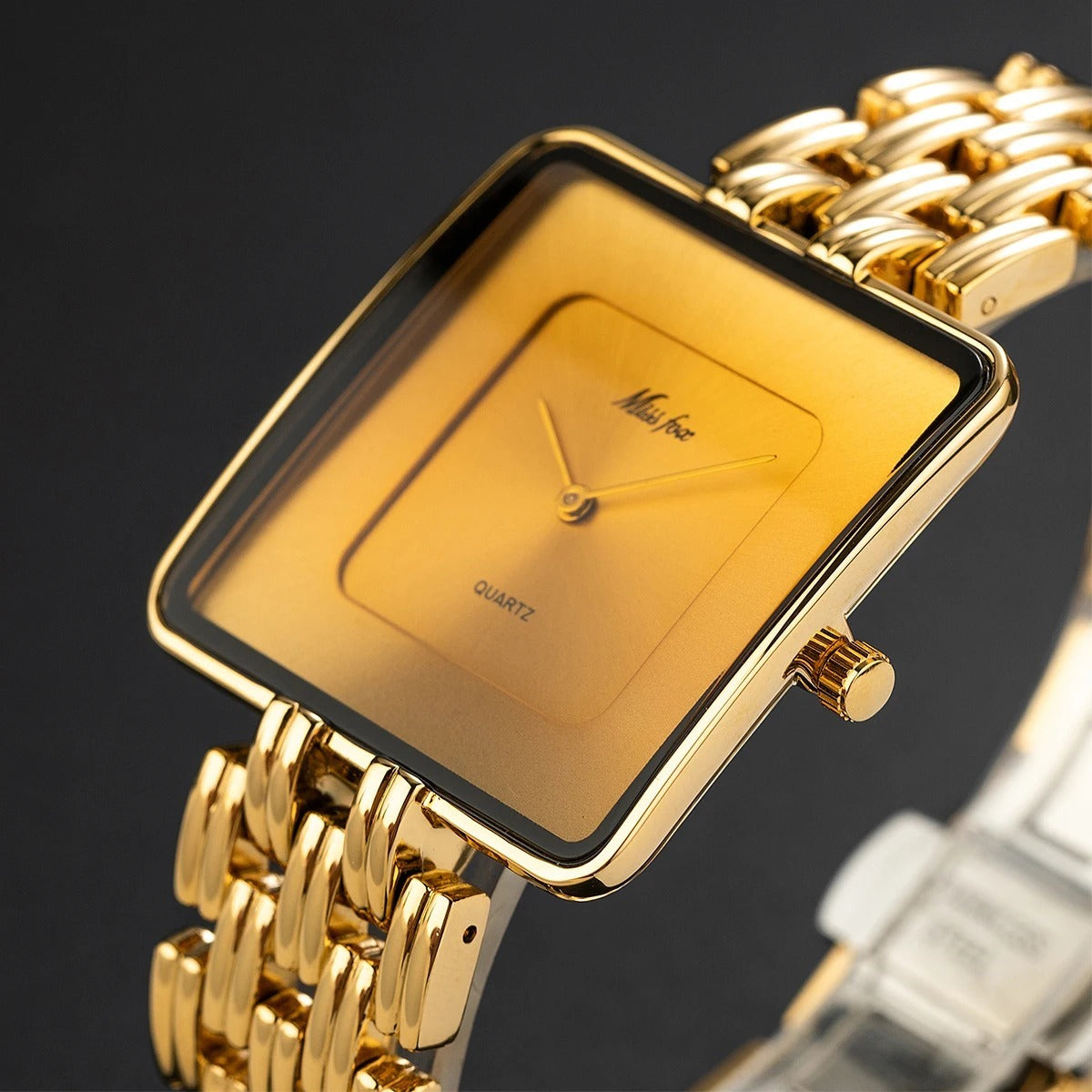 Luxury Square Gold Quartz Watch - Stylish and Elegant Timepiece for Men and Women